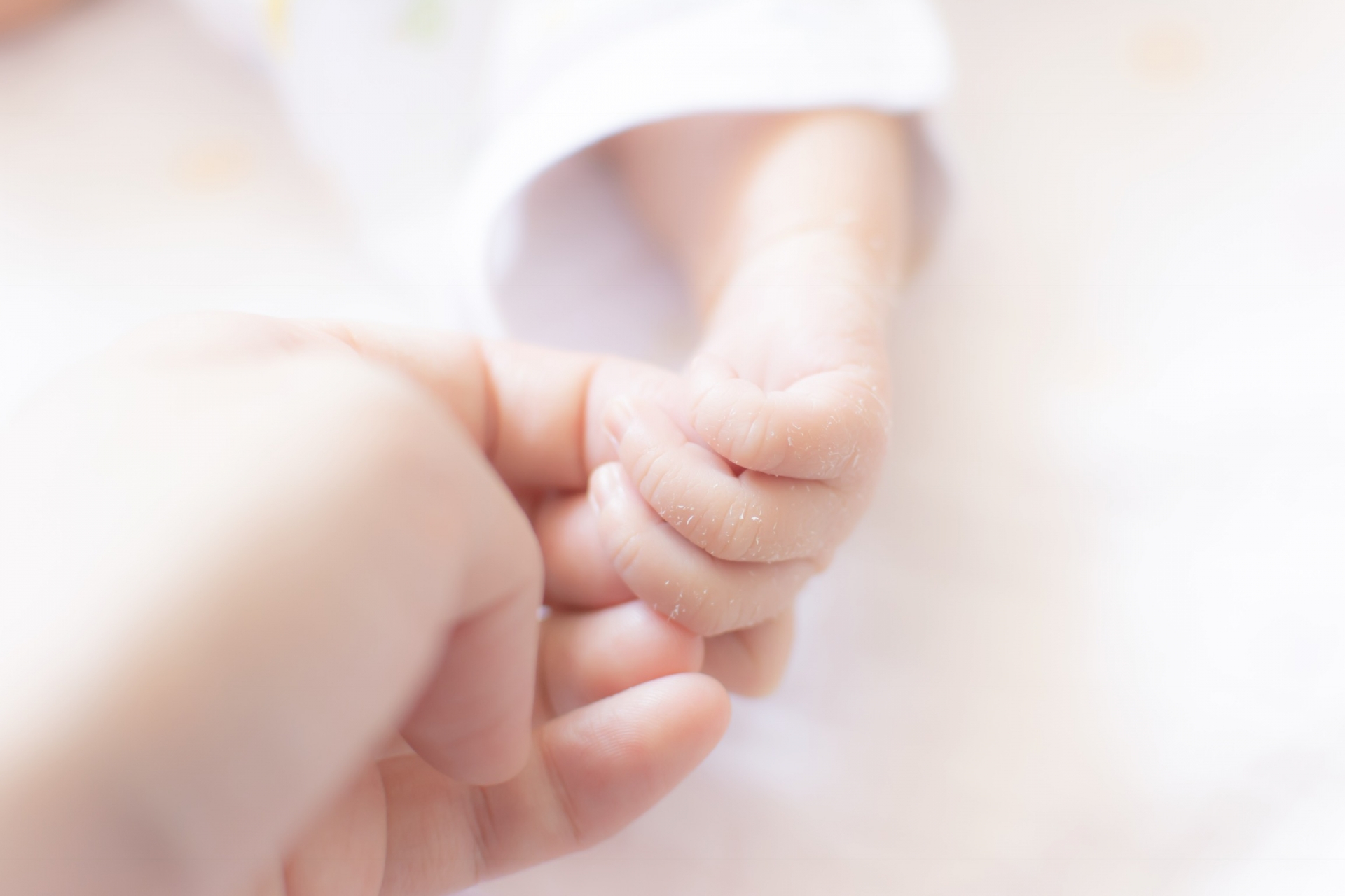 赤ちゃんが指しゃぶりする理由は 年齢ごとに原因や理由があった